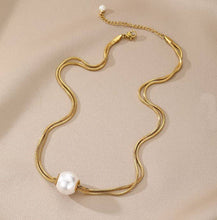 Load image into Gallery viewer, Large Pearl Necklace