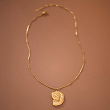 Load image into Gallery viewer, Shell Charm Nechlace