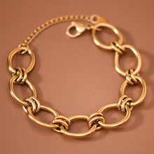 Load image into Gallery viewer, Chunky Oval Link Bracelet
