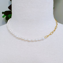 Load image into Gallery viewer, Freshwater Pearls And Chain Necklace
