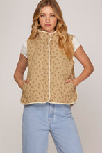 Load image into Gallery viewer, FLORAL PRINT QUILTED VEST WITH CONTRAST BINDING AND POCKETS
