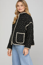 Load image into Gallery viewer, STAND COLLAR FLORAL PRINT QUILTED JACKET WITH FRONT POCKET AND CONTRAST BINDING
