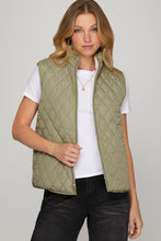 Load image into Gallery viewer, REVERSIBLE FLEECE AND QUILTED VEST
