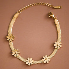 Load image into Gallery viewer, Floral Chain Bracelet
