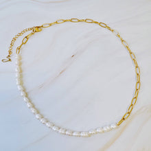 Load image into Gallery viewer, Freshwater Pearls And Chain Necklace
